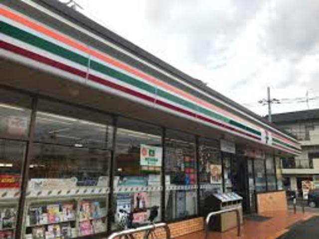 コンビニ　セブンイレブン横浜東方町岩崎橋店（コンビニ）まで527m