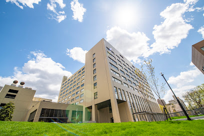 病院　札幌医科大学附属病院（病院）まで857m