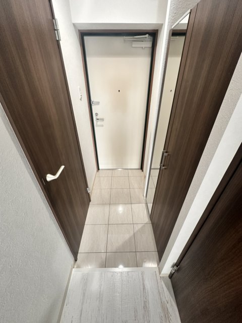 玄関　※２階のお部屋の参考写真です　現況優先※