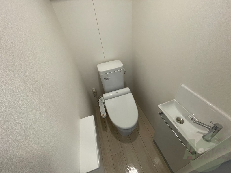 トイレ　こちらはトイレです。清潔感があり、安心して使用できます。