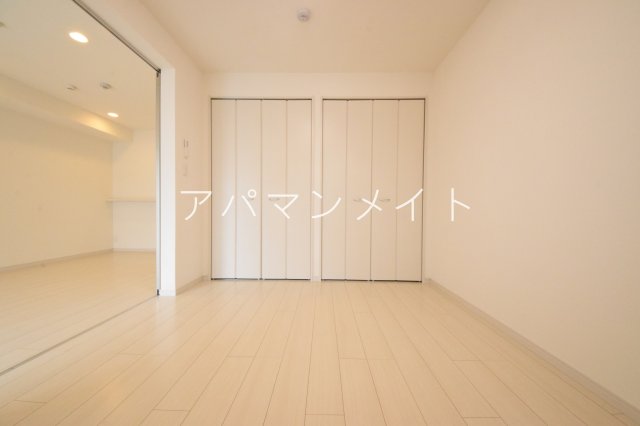 その他部屋・スペース　開放的な寝室です