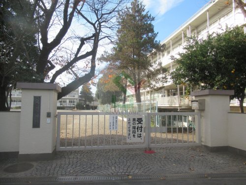 小学校　東久留米市立第六小学校（小学校）まで267m