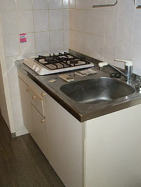 キッチン　別部屋の画像を使用しております。
