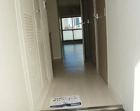 玄関　別部屋の画像を使用しております。