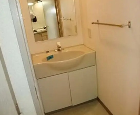 洗面設備　別部屋の画像を使用しております。