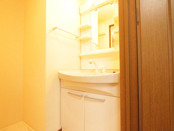 洗面設備　※他のお部屋の写真になります