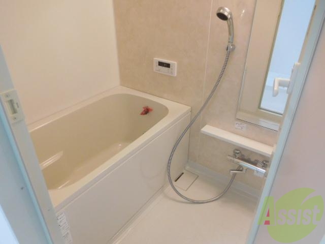 バス・シャワールーム　浴槽広くて非常に綺麗です