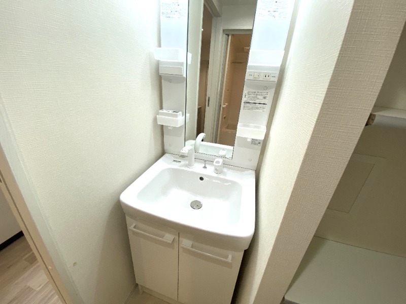 洗面設備　独立洗面台で朝の身だしなみもバッチリ♪