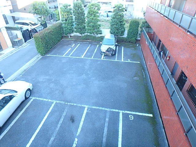 駐車場　★敷地内駐車場★（空き状況・使用料等詳細はご確認下さい）