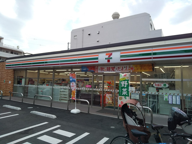 コンビニ　セブンイレブン武蔵境駅南店（コンビニ）まで500m