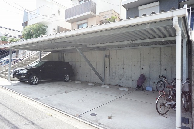 駐車場　舗装済み※前回募集時の写真です