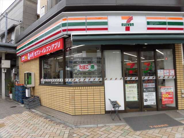 コンビニ　セブンイレブン（コンビニ）まで744m