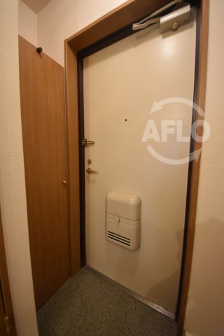 玄関　シュロスヒロカズ大手前　玄関