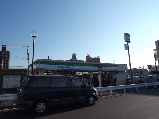 コンビニ　ファミリーマート南大塚駅北口店（コンビニ）まで477m