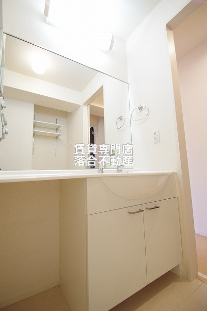 洗面設備　独立洗面化粧台付き