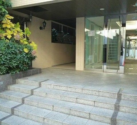 エントランス　☆通勤・通学に便利な立地です☆