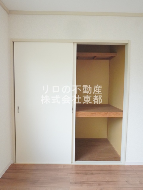収納　押入れタイプは奥行がある収納力！