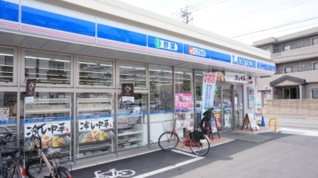 コンビニ　ローソン武蔵野西久保三丁目店（コンビニ）まで595m
