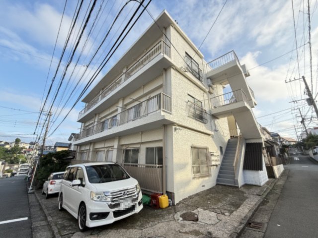 建物外観　3階建てのマンションです！