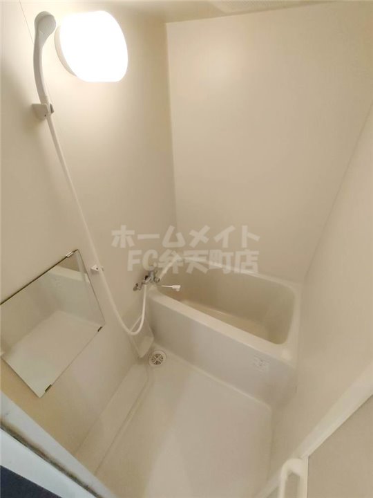 バス・シャワールーム　落ち着いた空間のお風呂です