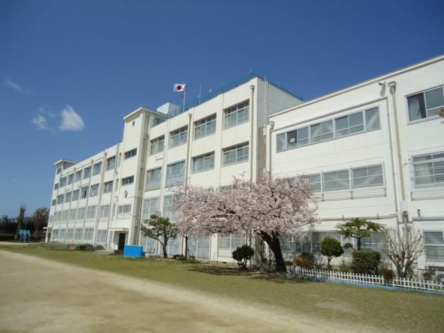 小学校　高槻市立川西小学校（小学校）まで465m