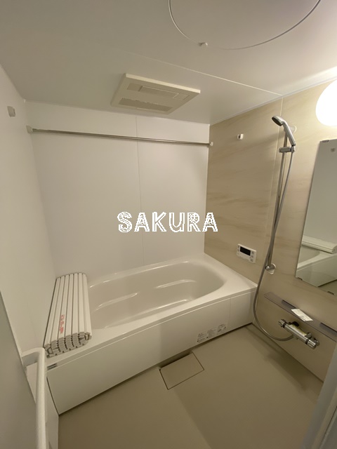 バス・シャワールーム　嬉しい追い焚き・浴室乾燥機付きです♪