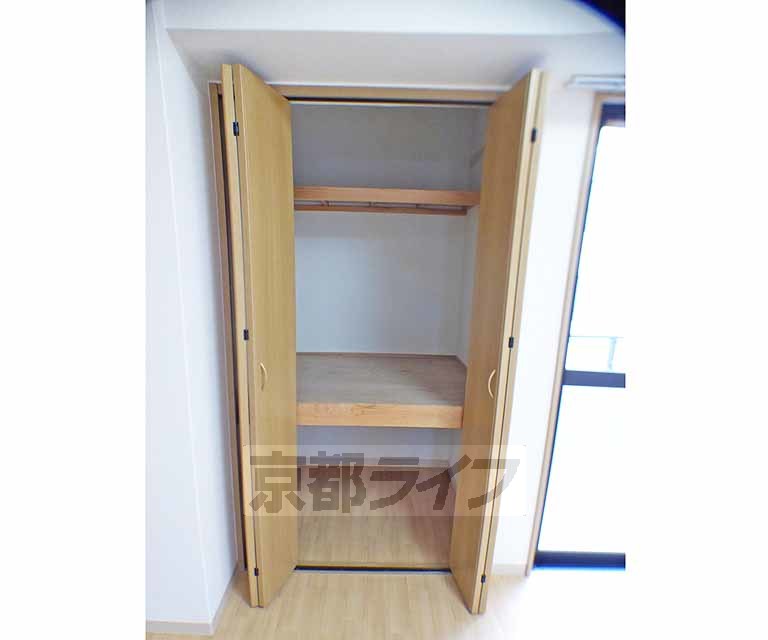 収納　奥行きのあるクローゼットです。