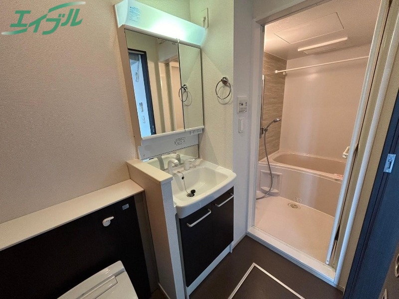 洗面設備　同型部屋写真