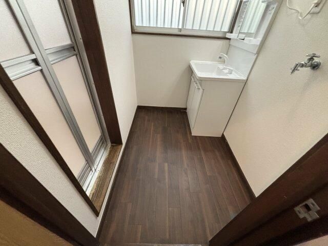 洗面設備　コンパクトで使いやすい洗面所