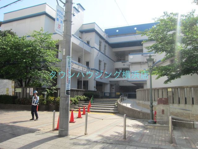 小学校　★★本町小学校（小学校）まで580m