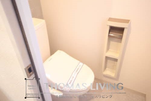 トイレ　嬉しいウォシュレット付きです。