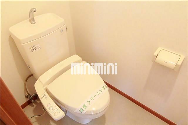 トイレ　嬉しいウォシュレット付きです
