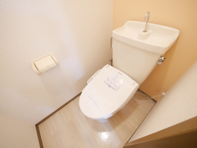 トイレ　★人気の温水洗浄便座付です★