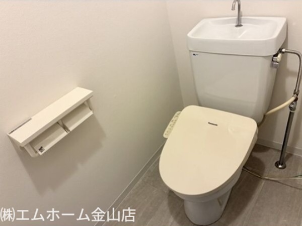 トイレ　温水洗浄便座付トイレ
