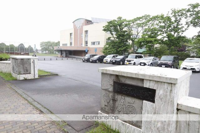 小学校　若草小学校（小学校）まで722m