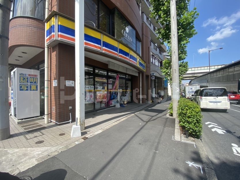 コンビニ　ミニストップ板橋本町駅前店（コンビニ）まで250m