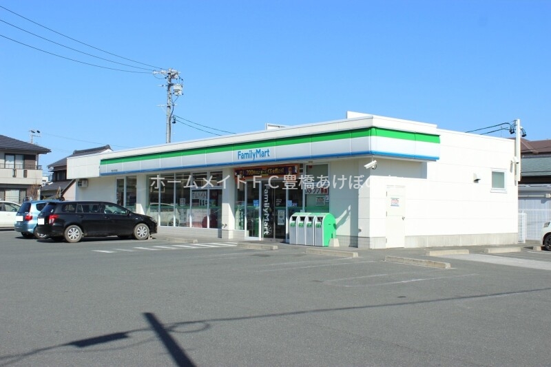 コンビニ　ファミリーマート豊川桜木通店（コンビニ）まで685m