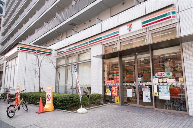 コンビニ　セブンイレブン（コンビニ）まで748m
