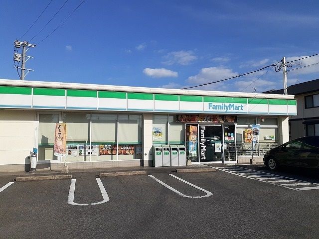 コンビニ　ファミリーマート（コンビニ）まで358m