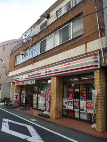 コンビニ　セブンイレブン（コンビニ）まで135m