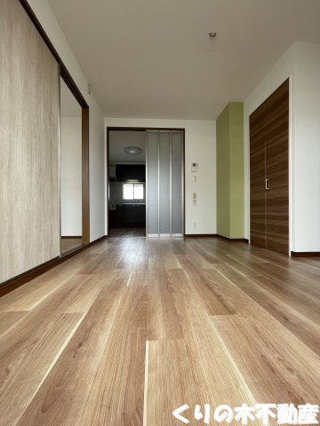 居室・リビング　反転同タイプのお部屋です（現況を優先します）