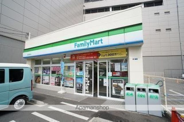 コンビニ　ファミリーマート（コンビニ）まで222m