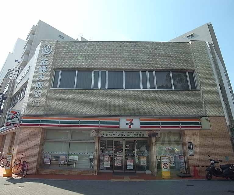 コンビニ　セブンイレブン四条堀川店（コンビニ）まで30m