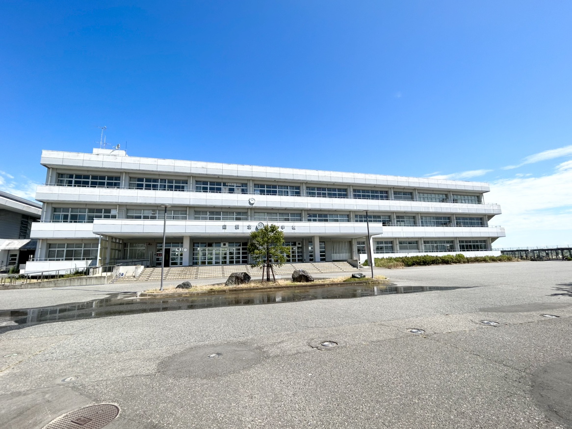 小学校　白根北中学校（小学校）まで1069m