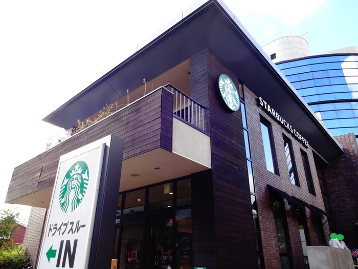 飲食店　スターバックス用賀店（飲食店）まで581m