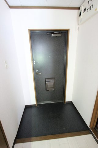 玄関　参考写真です。現況優先。