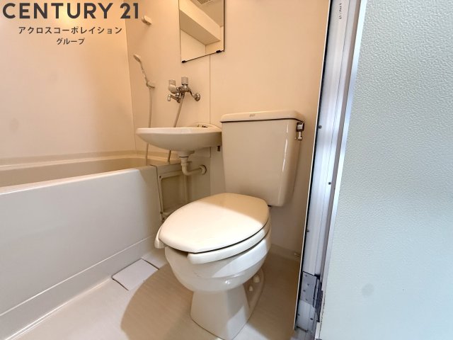 トイレ　浴室内にトイレが付いてます