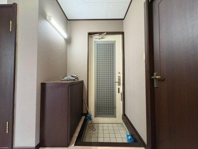 コンフォート社 B棟の玄関写真