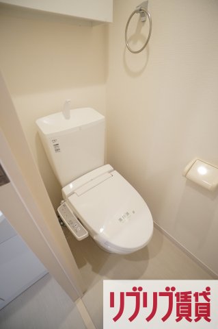 ＪＲ外房線 本千葉駅 徒歩10分 3階建 築11年のトイレ写真