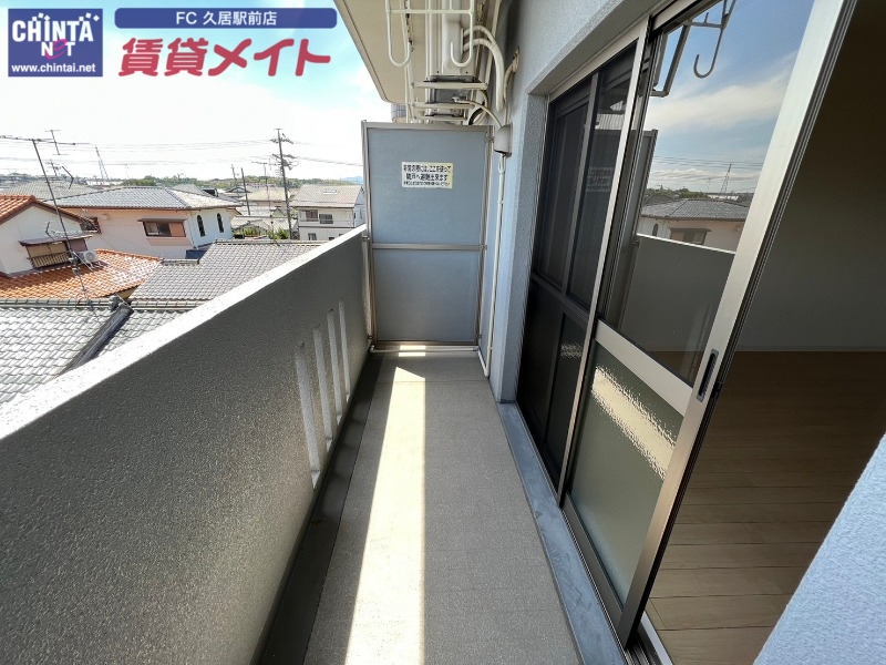 バルコニー　同物件別室反転タイプ画像